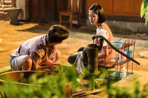 The movie Miracle, which is a hot topic with a delicate story and visual beauty that stimulates the pleasant acting synergy of the actors who believe and see, has released six unreleased steel series that warms the heart even if they see it.Miracle is a film about the story of Jun Kyung (Park Jung-min), the only life goal, and the people in the neighborhood, that there is only a train road to go to and from, but there is no train station.The movie Miracle, which continues to be a box office relay thanks to the heated word of mouth of the audience regardless of generation, has released six unreleased steel series that raise the luck.The unreleased SteelSeries is attracting attention with the ensemble of characters that are combined with comfort, empathy and warm laughter.First, the four-dimensional mathematical genius Jun Kyung, who is the only goal of building a train station in the village, and the Steel Series, which shows the opening of the heart of his father Taeyun, who is dissatisfied with his son, give a deep impression by realistically drawing a close and distant rich relationship.Here, the self-proclaimed Muse Rahi, who celebrates Junkyungs birthday, and the strong support group, Deres sister Bogyeong, convey a special message of comfort with a pleasant smile.Finally, SteelSeries, which contains the appearance of sister Bogyeong who has been together for all days from the first prize of the young Junkyungs math contest to the moment when Junkyung dreams after the high school entrance ceremony, gives a warm energy of miracle and doubles the immersion feeling.The miracle, which unveiled six undisclosed Steel Series that touch the hearts of all generations of audiences, is continuing to open the box office this fall.The movie Miracle, which is a new work by director Lee Jang-hoon, who directed Im Going to Meet Now, is gathering topics with the fresh material of making the worlds smallest train station and the pleasant meeting of actors who believe and see.