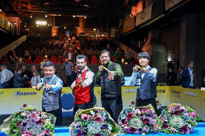 지난 2019년 베겔 대회에서 우승한 뒤 입상자들과 포즈를 취한 김행직(맨오른쪽). 그는 이번 대회에서 또 한번 우승을 노린다. [파이브앤식스 제공]