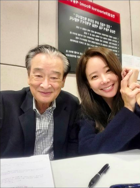 Actor So Yoo-jin has unveiled Lee Soon-jae and Play Lear King practice.So Yoo-jin wrote on his SNS on the 1st, I admire every practice. Lee Soon-jae is the best. Its an honor. Just one month. Ill run!!King Lear, he posted a photo with the post.Lee Soon-jae and So Yoo-jin smile as they look at the camera in the practice room, with their joyful smiles making the viewer happy.Sooo-jin will appear in Play Lear King, which starts on the 30th with Lee Soon-jae.King Lears first daughter Goneril is Sooo-jin and Gimain actor, her second daughter is Oh Jung-yeon and Seo Song-hee, and her third daughter, Cordelia,