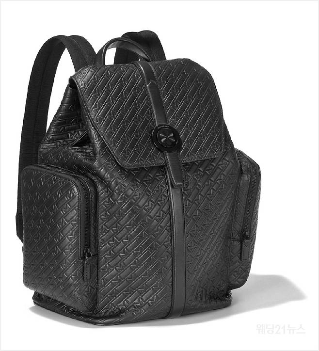 사진 : 몽블랑 울트라블랙 포켓 백팩
