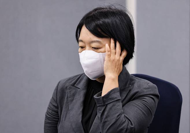 한성숙 네이버 대표가 지난달 29일 오전 서울 중구 그랜드센트럴에서 열린 디지털플랫폼 기업 간담회 시작을 기다리고 있다. /연합뉴스