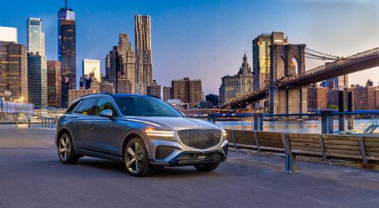 제네시스, 미 IIHS 충돌 평가서 최고 안전 등급 받아



    (서울=연합뉴스) 제네시스 브랜드가 미국 고속도로안전보험협회(IIHS)의 안전성 평가에서 전 차종 최고 등급을 획득했다고 1일 밝혔다. 올해 평가에는 GV70와 더 뉴 G70가 포함됐으며 6개 충돌 테스트에서 가장 좋은 평가를 받았다.



    사진은 제네시스 GV70. 2021.10.1 



    [제네시스 제공. 재판매 및 DB 금지]



    photo@yna.co.kr



(끝)