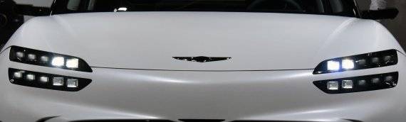 제네시스는 지난 달 30일 서울 강남구 압구정로 한 카페에서 첫 전용 전기차 'GV60(지 브이 식스티)'를 최초 공개했다. 판매 가격은 스탠다드 후륜 모델 5990만원(친환경차 세제혜택 및 개별소비세 3.5% 반영 기준), 스탠다드 사륜 모델 6459만원(19인치 기준), 퍼포먼스 모델 6975만원이다. 사진은 두 줄 디자인의 쿼드램프. 사진=서동일 기자