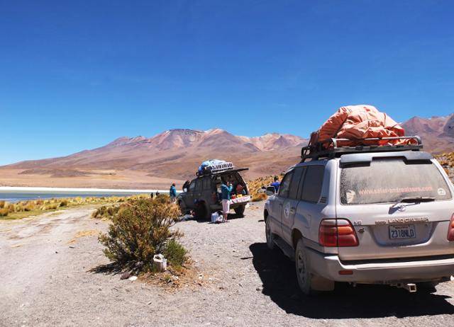 "오늘 점심 뷰는 라구나카냐파입니다." 식탁은 없다. 서거나 앉거나 셀프 밥상 만들기. @강미승