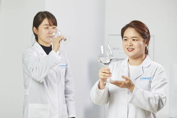 코웨이 물맛 연구소 연구원 [사진=코웨이]