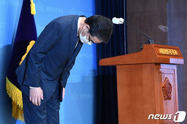 곽상도 무소속 의원은 아들의 '화천대유 퇴직금 50억원' 논란과 관련해 2일 국회의원직을 사퇴했다./사진=뉴스1