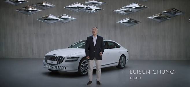 정의선 현대차그룹 회장이 제네시스 전동화 브랜드 비전 발표에 앞서 발언하고 있다.[제네시스 제공]