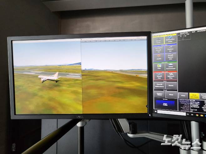 서울시 마포구 '홀리데이 인 익스프레스 서울홍대' 7층에 마련된 제주항공 '비행맛'. 손님이 조종하는 위치가 3D로 구현돼 화면에 나타난다. 조혜령 기자