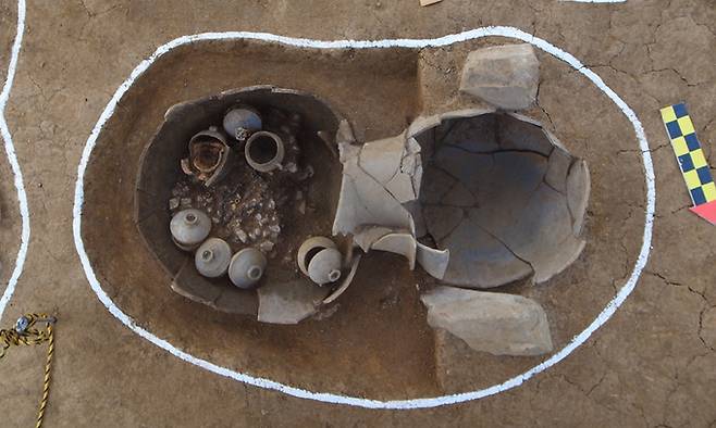 경주 탑동유적에 확인된 옹관묘