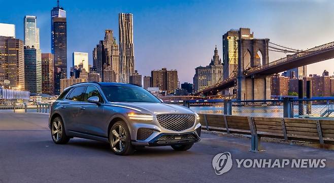 제네시스, 미 IIHS 충돌 평가서 최고 안전 등급 받아 (서울=연합뉴스) 제네시스 브랜드가 미국 고속도로안전보험협회(IIHS)의 안전성 평가에서 전 차종 최고 등급을 획득했다고 1일 밝혔다. 올해 평가에는 GV70와 더 뉴 G70가 포함됐으며 6개 충돌 테스트에서 가장 좋은 평가를 받았다.
    사진은 제네시스 GV70. 2021.10.1 
    [제네시스 제공. 재판매 및 DB 금지] photo@yna.co.kr