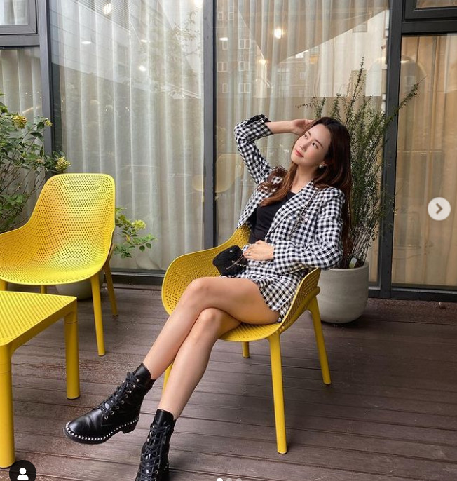 Actor Lee Da-hae showed off her fresh beauty.Lee Da-hae posted a certification shot on Instagram on October 3 wearing clothes presented by group Tiara Hyomin.Lee Da-hae in the public photo is posing in a short crop jacket and a pleats skirt.Lee Da-haes slim waist and slender legs are highlighted by the clothes.In particular, Lee Da-hae boasts a fresh beauty and atmosphere as well as a girl group, making it unbelievable that he is in his late 30s.Meanwhile, Lee Da-hae is considering his next film after appearing on SBS drama Good Witch, which ended in 2018.