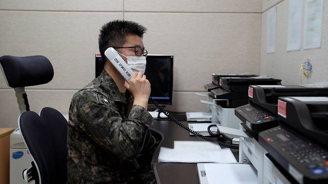 4일 오전 남북 군 통신선 시험통화가 정상적으로 이뤄졌다. 국방부