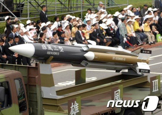 대만에서 자체제작한 초음속 대함미사일 '슝펑-3'의 모델. © AFP=뉴스1