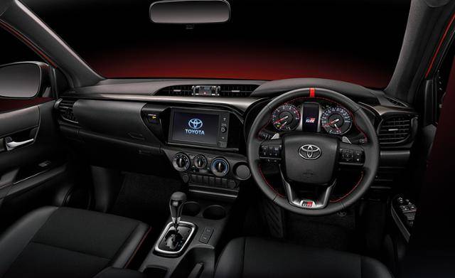 토요타 하이럭스 레보 GR 스포츠 리뷰