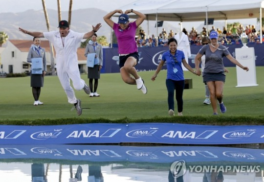 2016년 ANA 인스피레이션에서 우승한 리디아 고의 포피스 폰드 입수 장면.
[AP=연합뉴스]