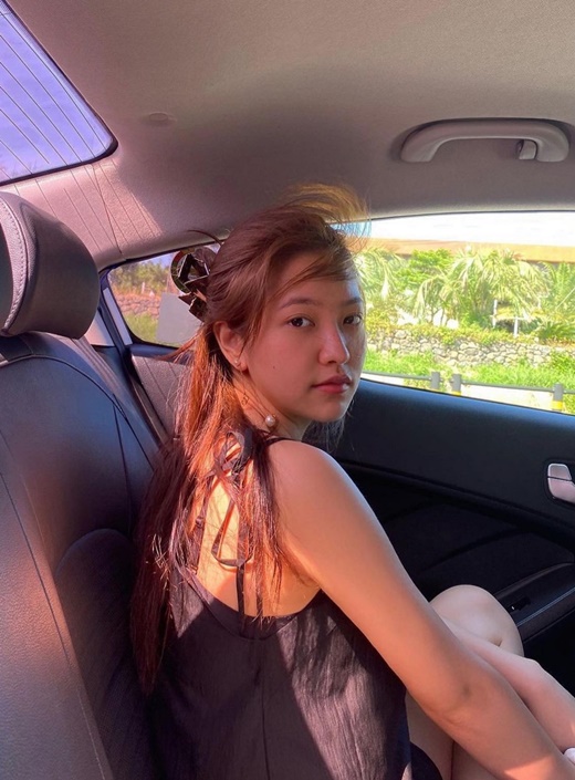 Group Red Velvet member Yeri has revealed its anti-war charm.On Thursday, Yeri posted a number of posts on his personal Instagram account, showing him travelling around Jeju Island and visiting everywhere.Yeri, who wore a dress and showcased her cool summer fashion, showed off her beauty under the beautiful Jeju Island landscape: a man who had a relaxing time and looked happy.Especially, the solid body made of exercise and superior legs catch the eye. Yeri is famous for enjoying Pilates.It is Yeri, who melted fan spirit with cute youngest in Red Velvet and reverse maturity in everyday life.Meanwhile, Red Velvet, to which Yeri belongs, recently completed his Queendom activities.