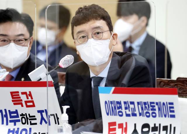 ▲국민의힘 소속 김웅 의원이 6일 오전 세종시 정부세종청사에서 열린 국회 환경노동위원회의 고용노동부에 대한 국정감사에서 질의하고 있다. 연합뉴스
