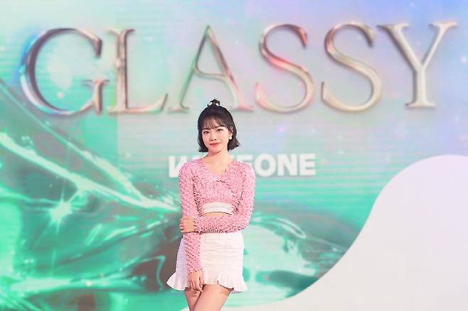 7일 아이즈원 메인보컬 출신 조유리가 첫 싱글 GLASSY(글래시)와 함께 솔로 뮤지션으로 데뷔했다. (사진=웨이크원 제공)