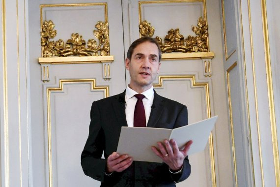 Mats Malm, Permanent Secretary of the Swedish Academy, announces Tanzanian author Abdulrazak Gurnah as the laureate of the 2021 Nobel Prize in Literature, at the Swedish Academy in Stockholm, Sweden. (Fredrik Sandberg/TT via AP) /뉴시스/AP /사진=뉴시스