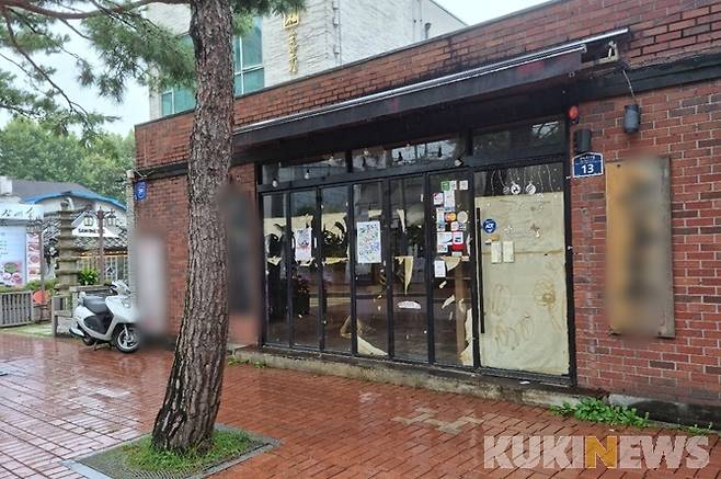 대학로에도 폐점해 문을 닫은 가게를 쉽게 찾아볼 수 있었다. / 사진=한전진 기자