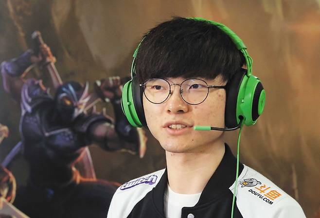 온라인 게임 ‘리그 오브 레전드(롤)’의 유명 프로게이머이면서 트위치 스트리머로 활동 중인 페이커(본명 이상혁). 트위치 채널 구독자만 358만명에 달한다. /트위치