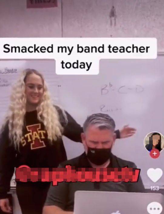 틱톡에 올라온 학생이 교사의 뒤통수를 때리는 영상/ 틱톡