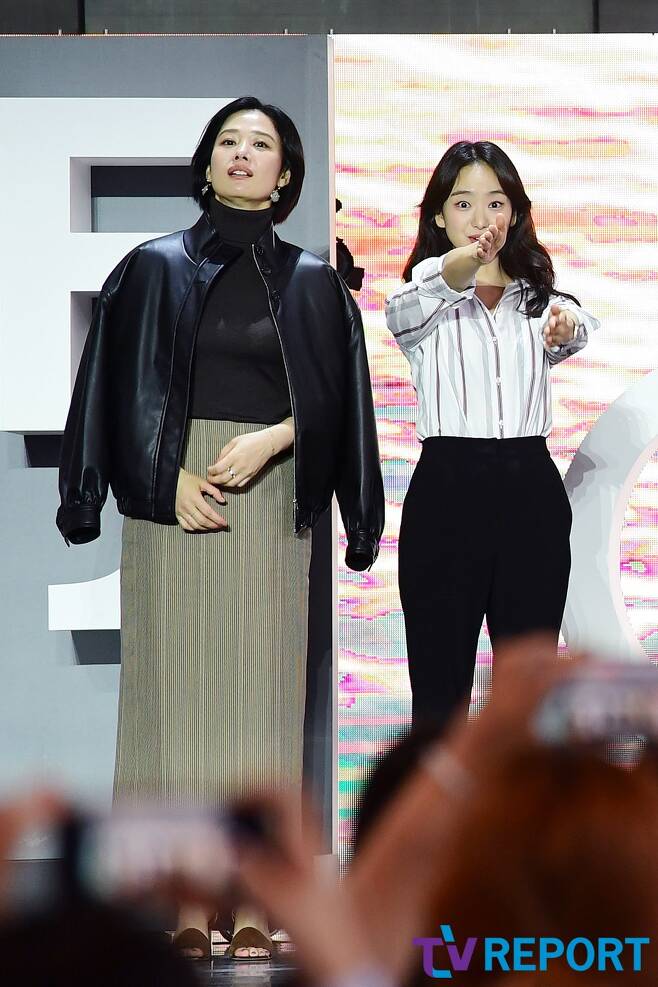 Actors Kim Hyun-joo and Won Jin-A attended the 26th Busan International Film Festival Hell open talk event held at the Udong Film Hall in Haeundae-gu, Busan on the afternoon of the 8th.Meanwhile, the 26th Busan International Film Festival will be held for 10 days from October 6th to October 15th.