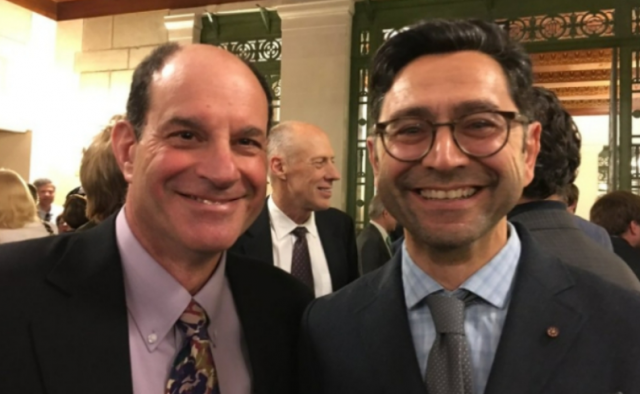 노벨 생리의학상을 공동으로 받은 데이비드 줄리어스왼족) 미국 샌프란시스코 캘리포니아대 교수와 아뎀 파타푸티언 미국 스크립스연구소 교수.