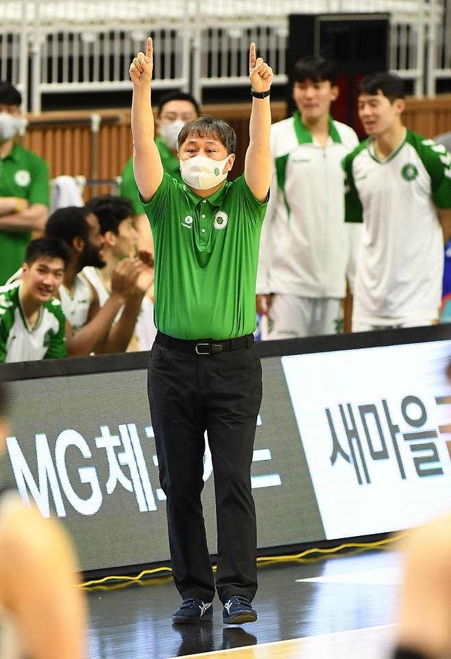 원주 DB의 이상범 감독.   프로농구연맹(KBL)