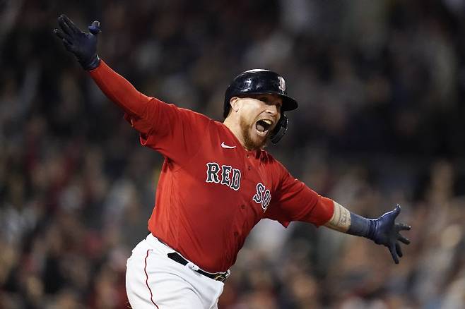 보스턴 레드삭스의 크리스티안 바스케스가 끝내기 홈런을 터뜨린 뒤 기뻐하고 있다. 사진=AP PHOTO