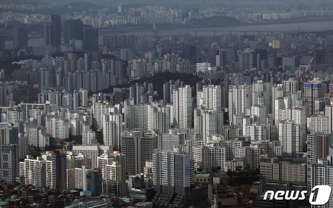 서울 중구 남산N서울타워에서 바라본 아파트단지 모습. (자료사진) 2021.10.5/뉴스1 © News1 오대일 기자