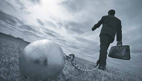 직장인들은 저마다의 족쇄를 안고 살아간다. [사진 셔터스톡]