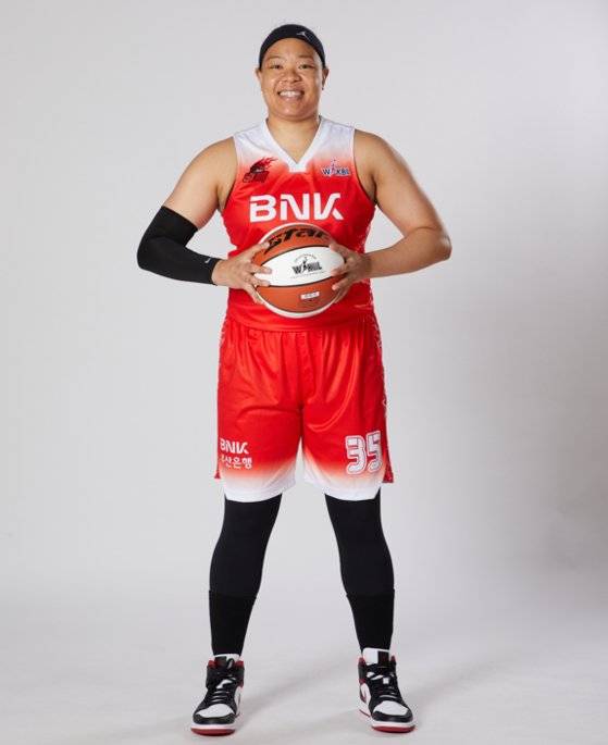 올 시즌부터 BNK 유니폼을 입고 뛰는 김한별. [사진 BNK]