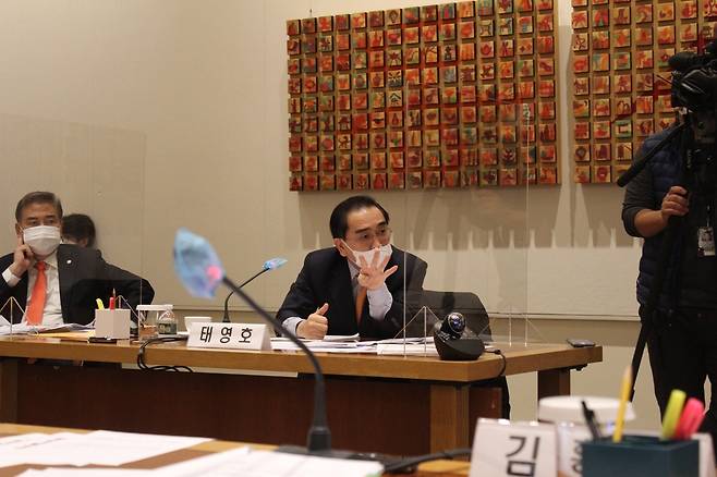 (뉴욕=연합뉴스) 강건택 특파원 = 주유엔 한국대표부 국정감사에서 질의하는 태영호 의원