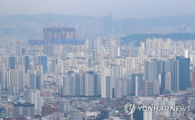 서울 남산에서 바라본 아파트 단지 모습 [연합뉴스 자료사진]
