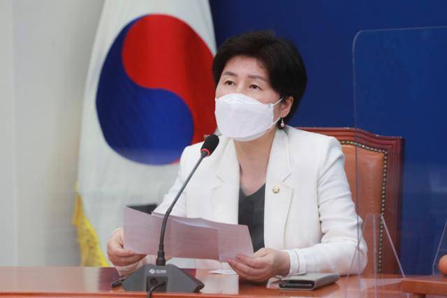 백혜련 더불어민주당 최고위원이 10일 서울 여의도 국회에서 열린 최고위원회의에서 발언하고 있다. 연합뉴스