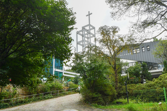 관악산 공원녹지 안에 들어서 있는 교회 건물. 신석현 인턴기자