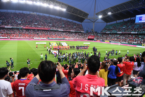 전주월드컵경기장에서 2018년 열린 한국-보스니아 축구대표팀 A매치 평가전 당시 모습. 사진=김재현 기자