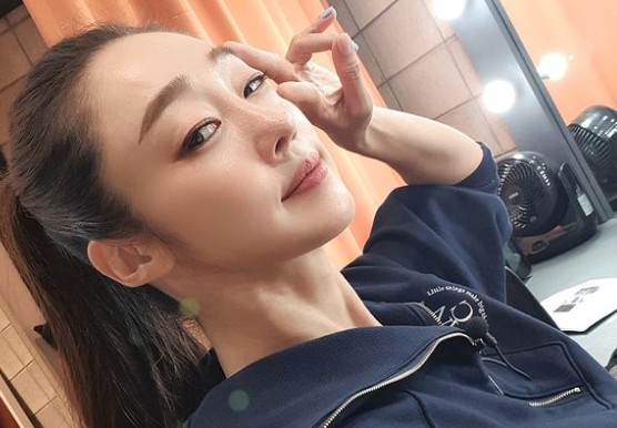 Choi Yeo-jin reported her recent situation with fresh visuals.On the 13th, Choi posted a picture on his instagram with the phrase I am tired of long hair ..I am heavy .. I am so thick with hair.In the photo, Choi took a selfie in the waiting room. She showed off her cute charm with her finger V on her eyes.The netizens responded in various ways such as admitting hair forest, give me a hair thick and long hair is beautiful.On the other hand, Choi is currently appearing on the SBS entertainment program The Girls Who Beat.