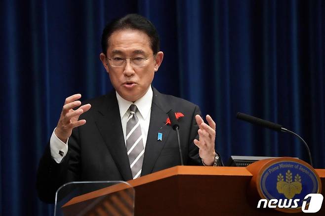 기시다 후미오 일본 총리가 14일 중의원 해산 관련 기자회견을 하고 있다. © AFP=뉴스1