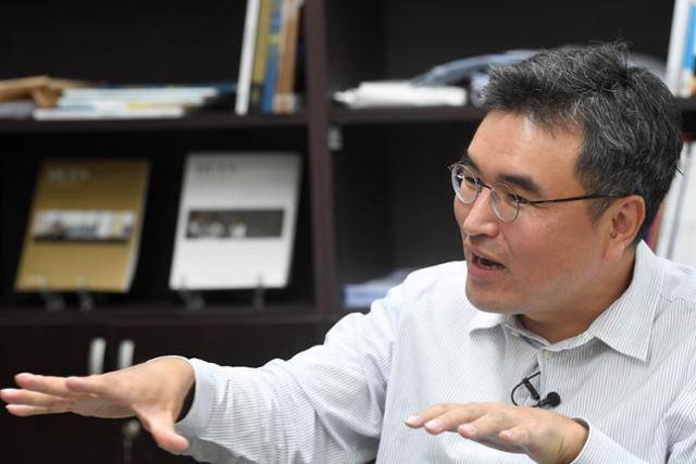 이재묵 교수는 "후보 수준이 떨어진다고 욕하면서도 같은 정당, 같은 후보를 찍는 유권자가 되어서는 안 된다"며 유권자의 각성을 촉구했다. 서재훈 기자