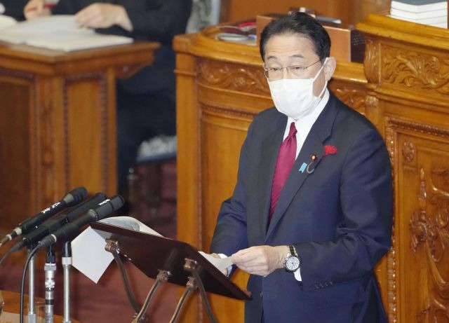 기시다 후미오(岸田文雄) 일본 총리가 13일 오전 참의원 본회의에 출석해 질문에 답변하고 있다. 연합