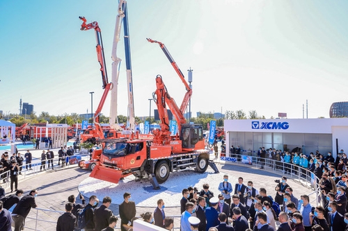 XCMG Unveils Advanced Emergency and Rescue Equipment Products at China Fire 2021. (PRNewsfoto/XCMG)