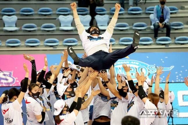 지난 2020~2021 시즌 V-리그 여자부 통합우승을 차지한  GS칼텍스. 이번 시즌도 우승을 목표로 내걸었다. 구단 제공