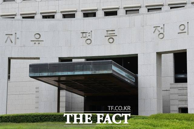 해외 동영상 사이트에 올린 불법 영상을 링크하는 행위는 '저작권 침해 방조'로 처벌할 수 있다는 대법원 판단이 나왔다./더팩트 DB