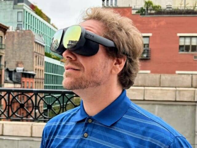 HTC가 무게 189g의 가벼운 VR 헤드셋을 새롭게 공개했다. (사진=씨넷)