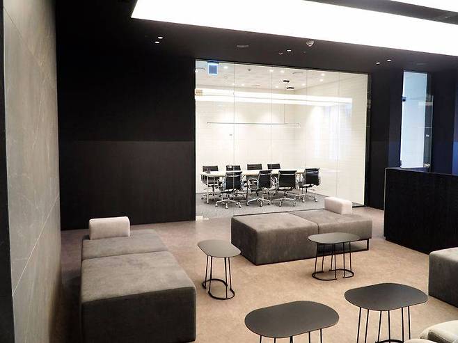 데이원컴퍼니는 최근에 사옥을 이전했다. 새로운 사옥의 회의실, 출처=데이원컴퍼니