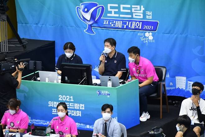 지난 8월 컵대회에서 도입된 주심 셀프 비디오 판독.&nbsp; &nbsp;프로배구연맹(KOVO).