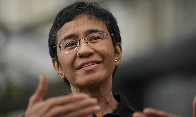 올해 노벨평화상 공동 수상자인 필리핀 언론인 마리아 레사. 타기그=AP연합뉴스