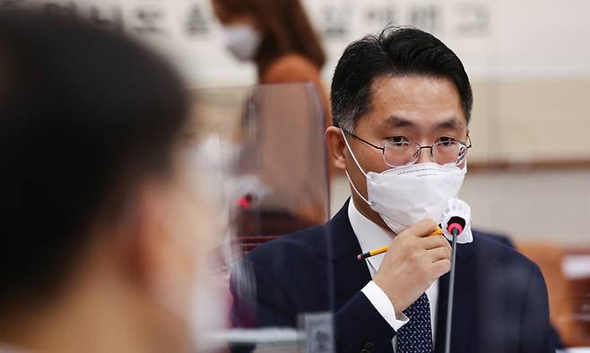 이정수 서울중앙지검장이 지난 14일 국회 법제사법위원회의 서울고등검찰청, 수원고등검찰청 등에 대한 국정감사에 출석하고 있다. 국회사진기자단